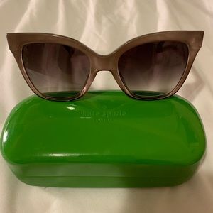 Kate spade classy sun glasses